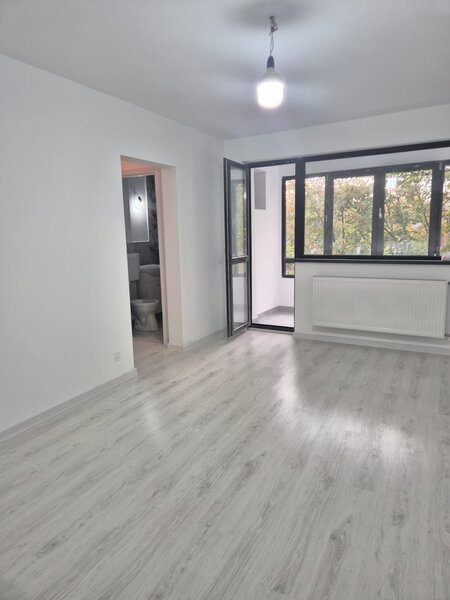 Moghioros, Plaza, exclusivitate Publicimob