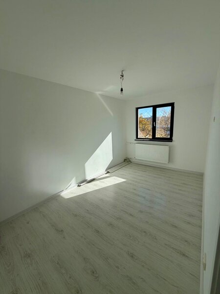 Moghioros, Plaza, exclusivitate Publicimob