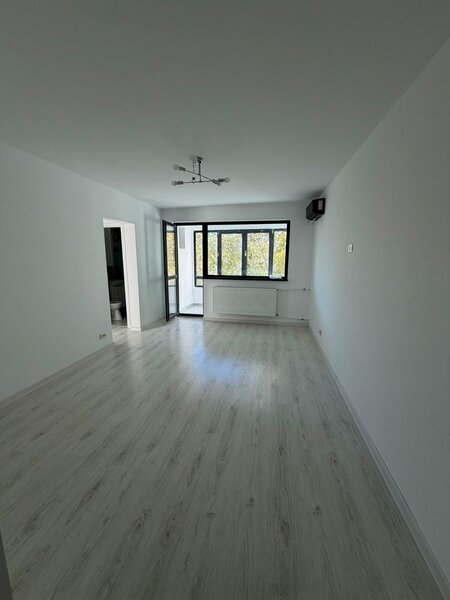 Moghioros, Plaza, exclusivitate Publicimob